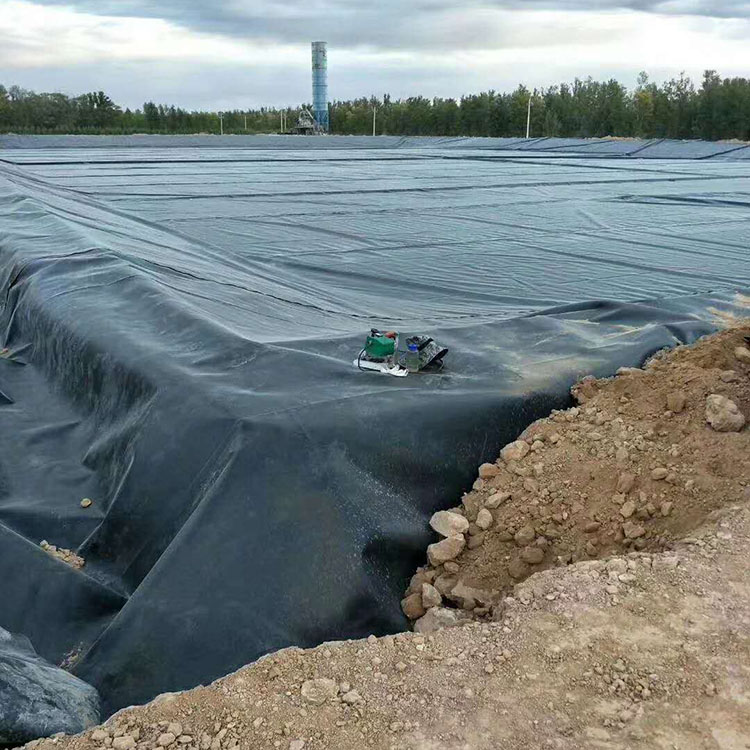 Made in Black Smooth HDPE Geomembrane Liner for Aquaculture in Industrial Design Style