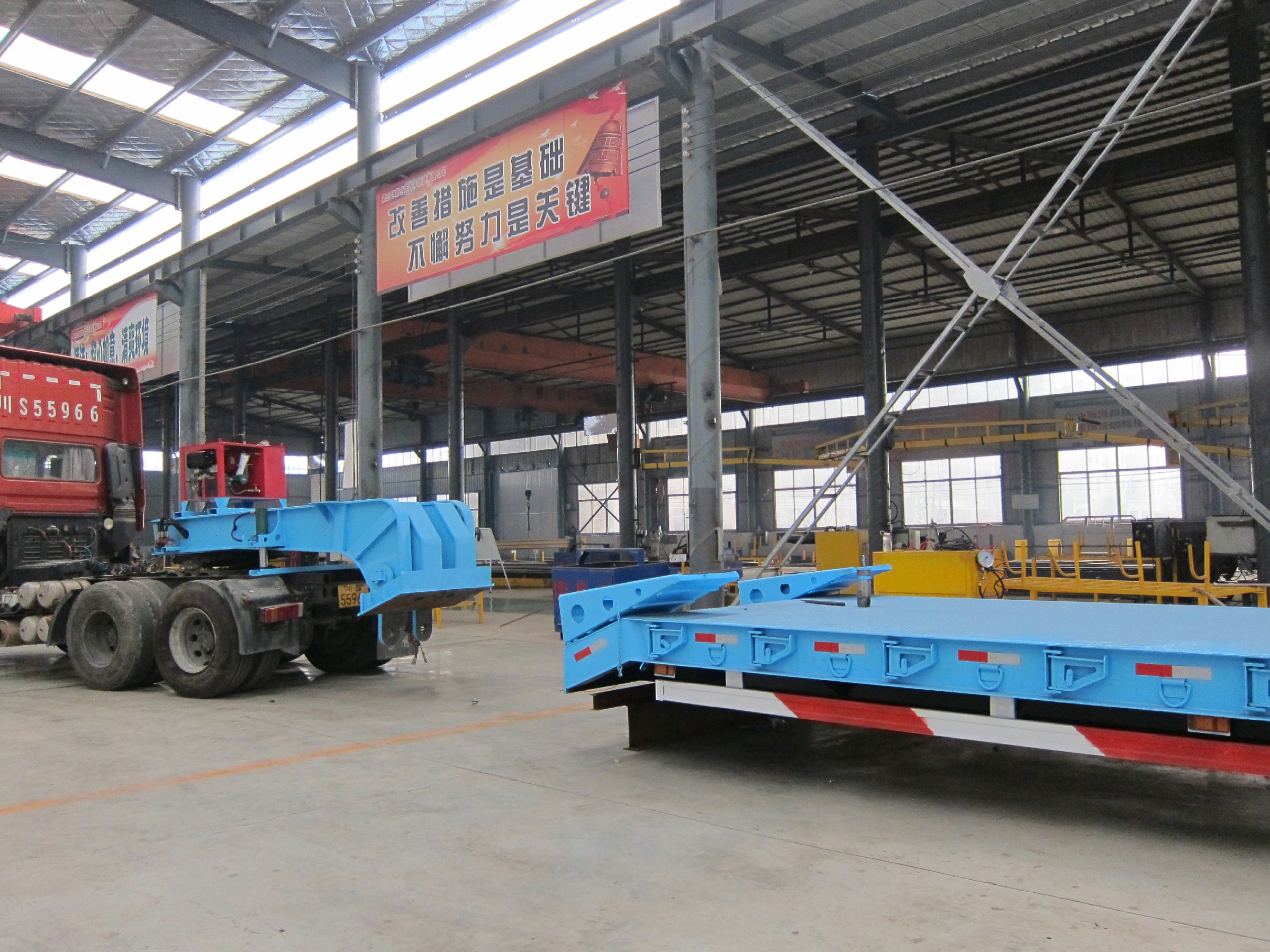 Extra Low Drop Deck Trailer Manufacture Liangshan Juyuan Special Vehicle Manufacturing Co