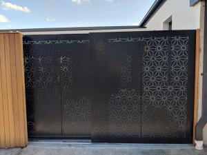 Quality House Outdoor Aluminum Privacy Fence Lightweight Fireproof ISO9001 wholesale