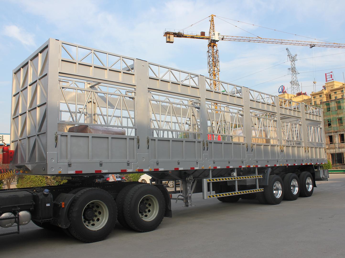 3 Axles Fencing Livestock Horse Carriage Semi Trailer in Liangshan With High Capacity