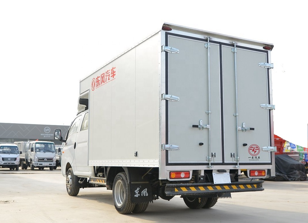 1-5 Tons Mini Diesel Cargo Truck Yuchai Euro 4 Left Steering Manual Flatbed/Light/Box 4x2