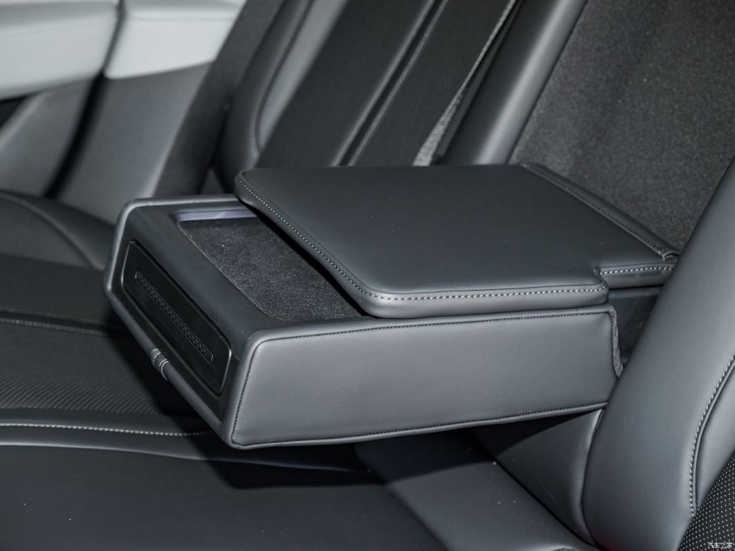 High Speed Long Battery Life Electric Sedan Electric Zeekr 007 Electric Vehicle EV Car