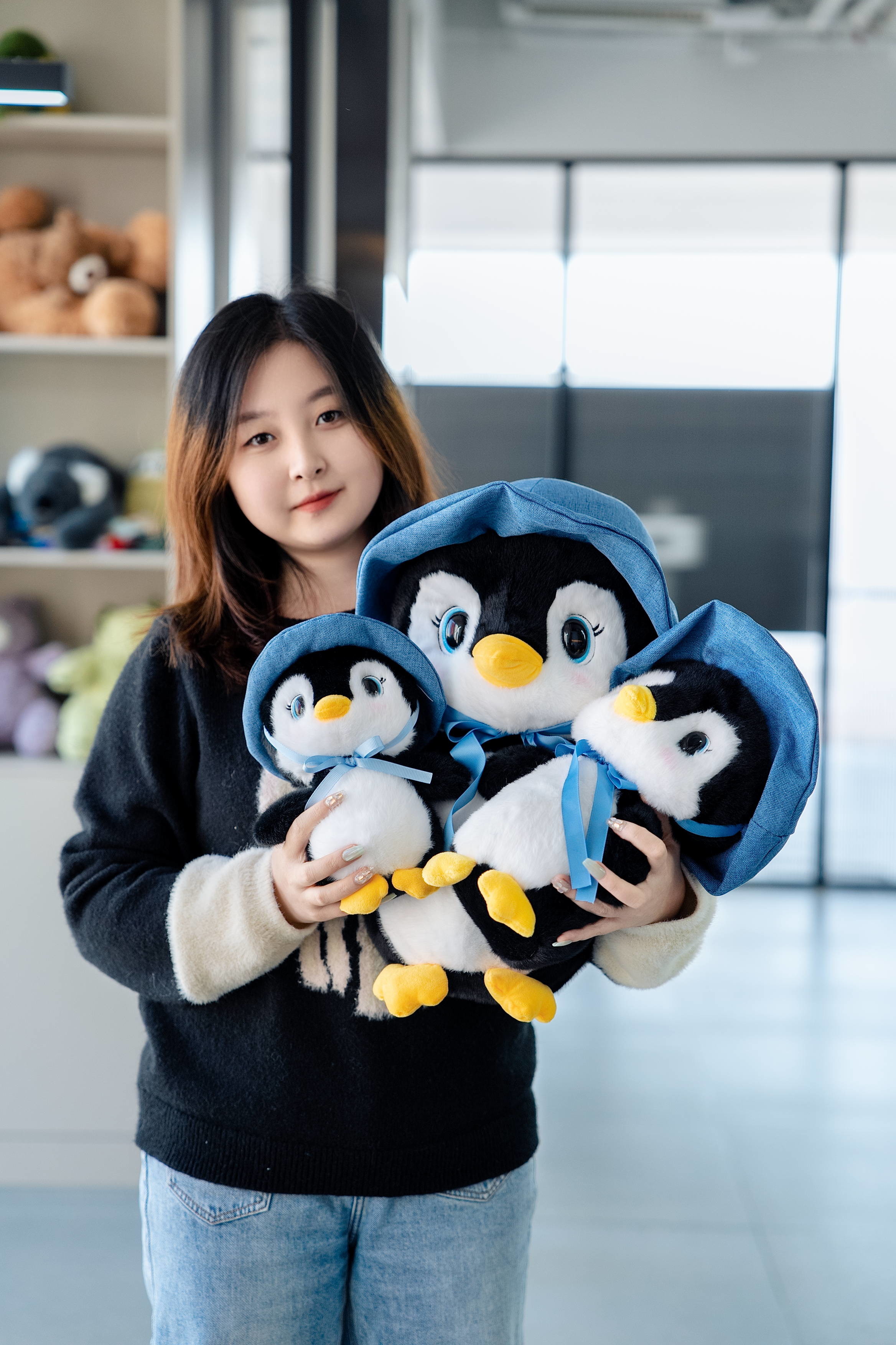 Adorable Penguin Soft Plush Toys with Blue Hat Cuddly Stuffed Animal CE EN71 Standard