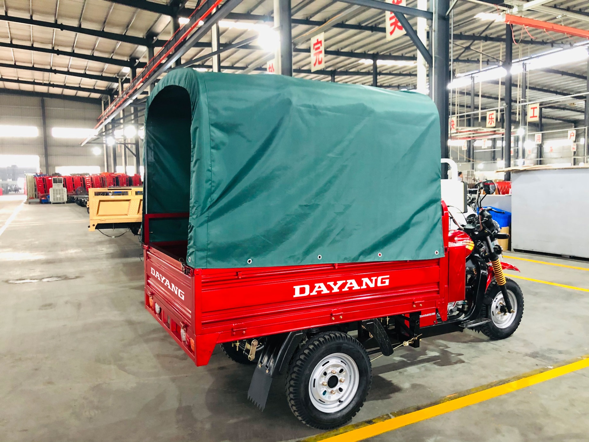 DAYANG 2021 DY-P1 Cargo Tarpaulin Tricycle Models with 40*80 Chassis and 150cc Engine