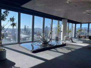 Quality Exhibition mirror polish stainless steel sculptures ,metal steel statue,Stainless steel sculpture supplier wholesale