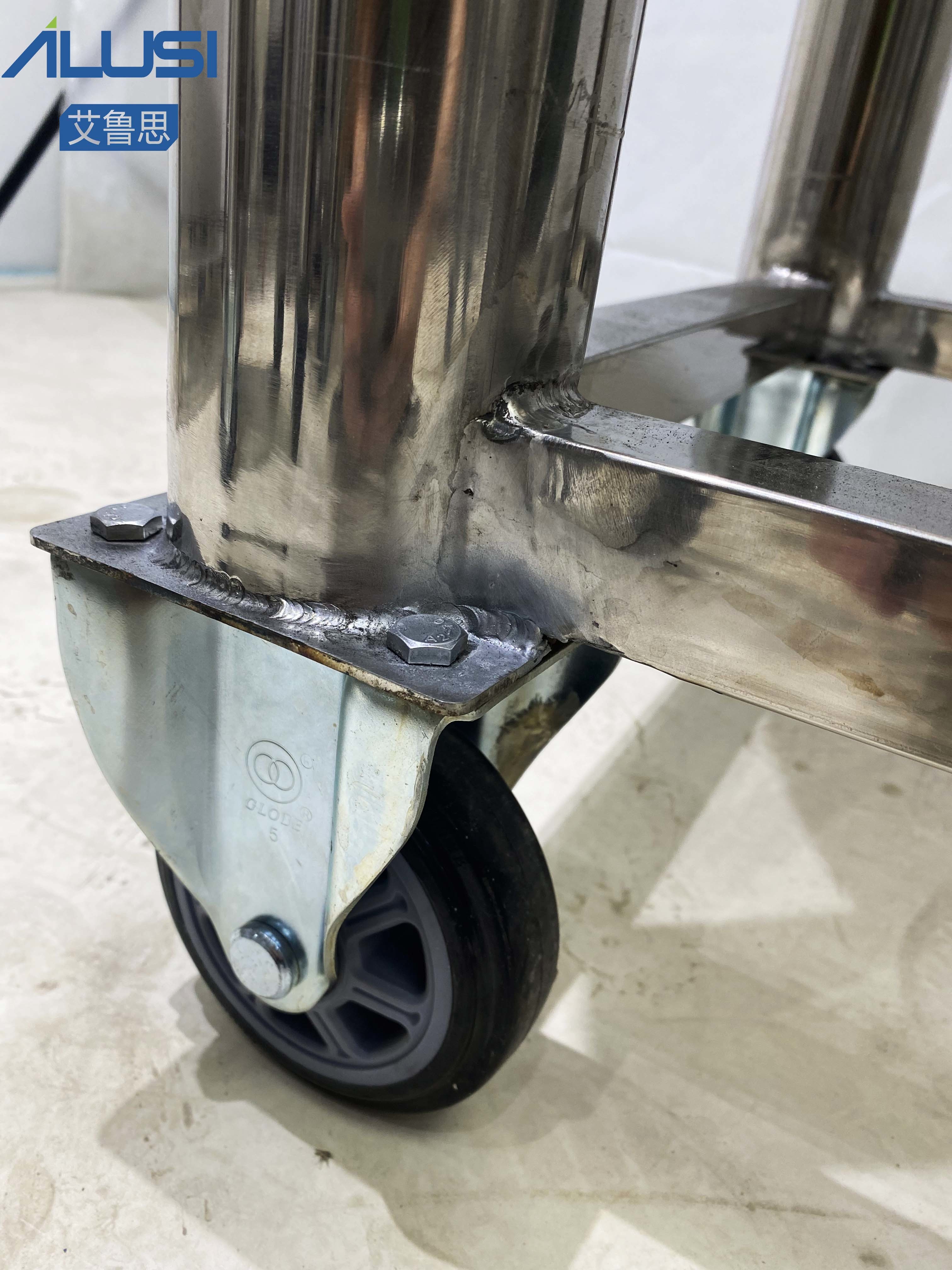 SUS304 316L Food Grade Stainless Steel Storage Tank Sanitary With 4 Wheels