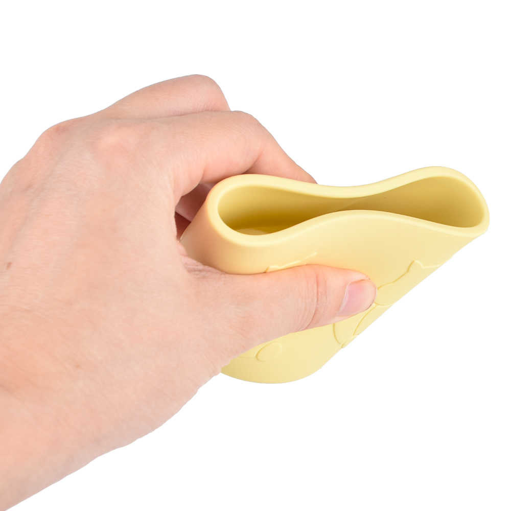 Squirrel Embossment Silicone Training Cup For Infants Customized Color