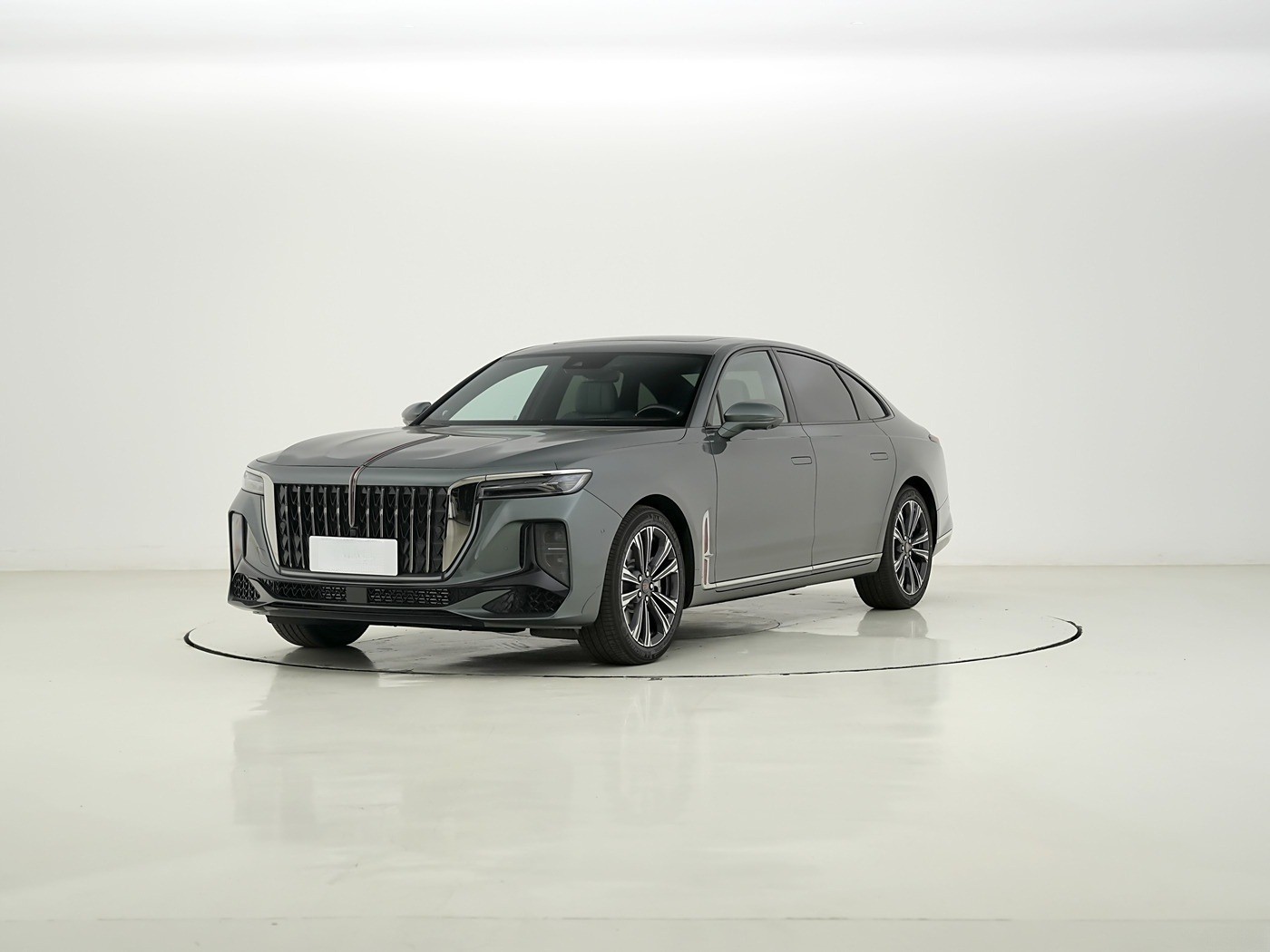 252 Horsepower 2.0t H9 Hongqi Chinese Car Fuel Saving Business Space