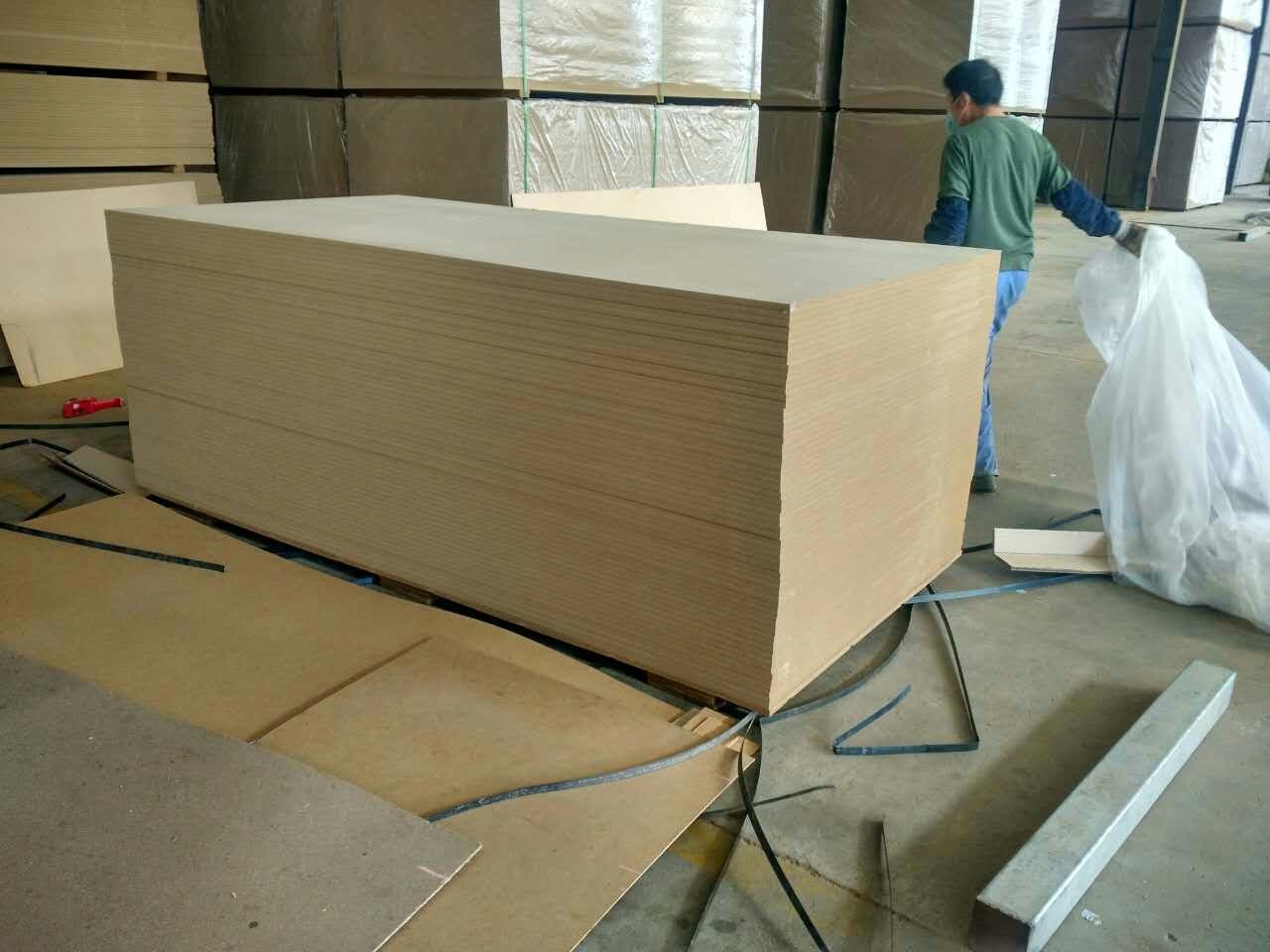Construction Moisture Less Than 8% 25mm Melamine Laminated MDF