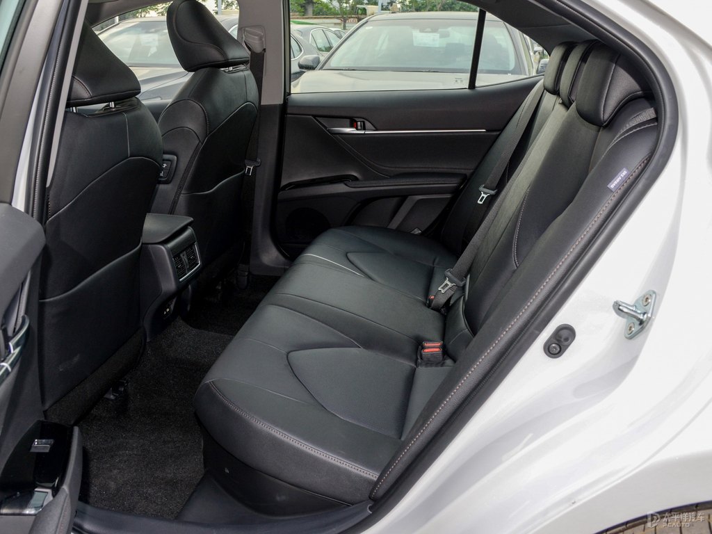 2023 Sport 5 Seats 2.0L Ca-mry To-yota Petrol Cars Electric Driver's Seat Adjustment and 10 Speed Automatic Transmission