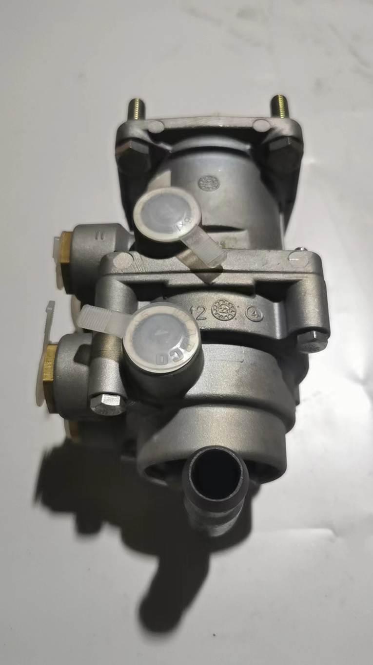 Filtrate Fuel Function HOWO Truck Brake Valve Wg9000360520Wg9719360005 for Shacman