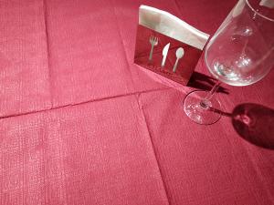 Quality 137cm*274cm Square Disposable Paper Tablecloth Red 3ply Thickened wholesale