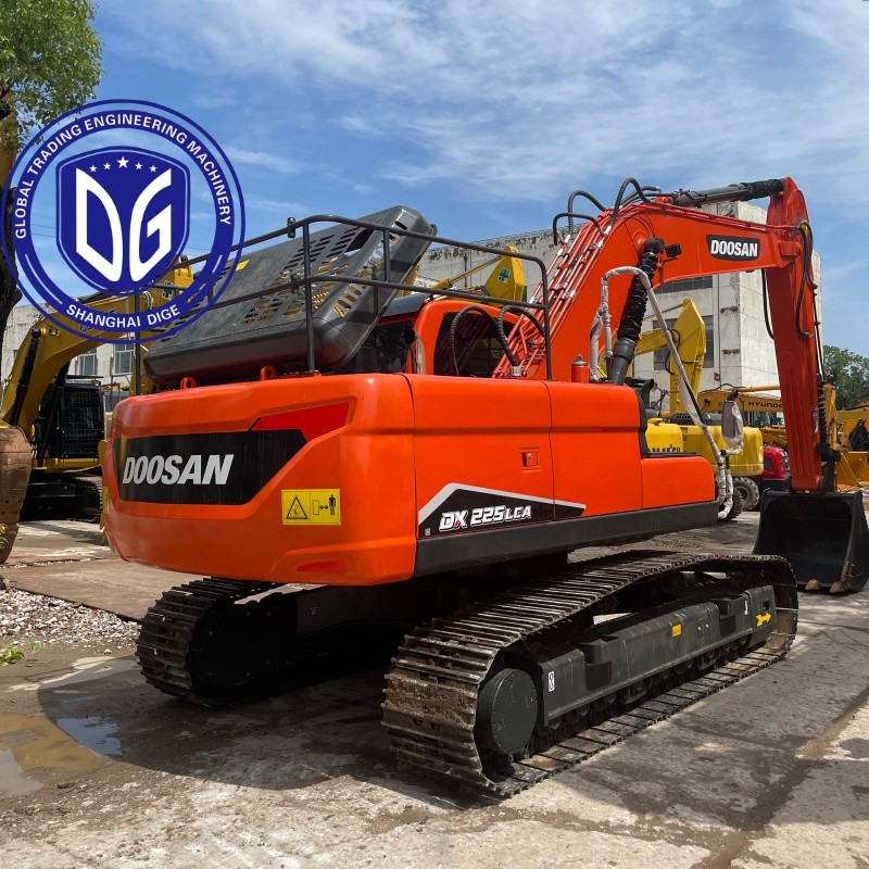 Used Doosan DX225 Excavator Fuel Type Diesel Oil - Powered
