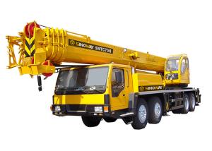 Quality Engineering Hydraulic Mobile Crane , Telescopic Mobile Boom Crane 70 ton wholesale