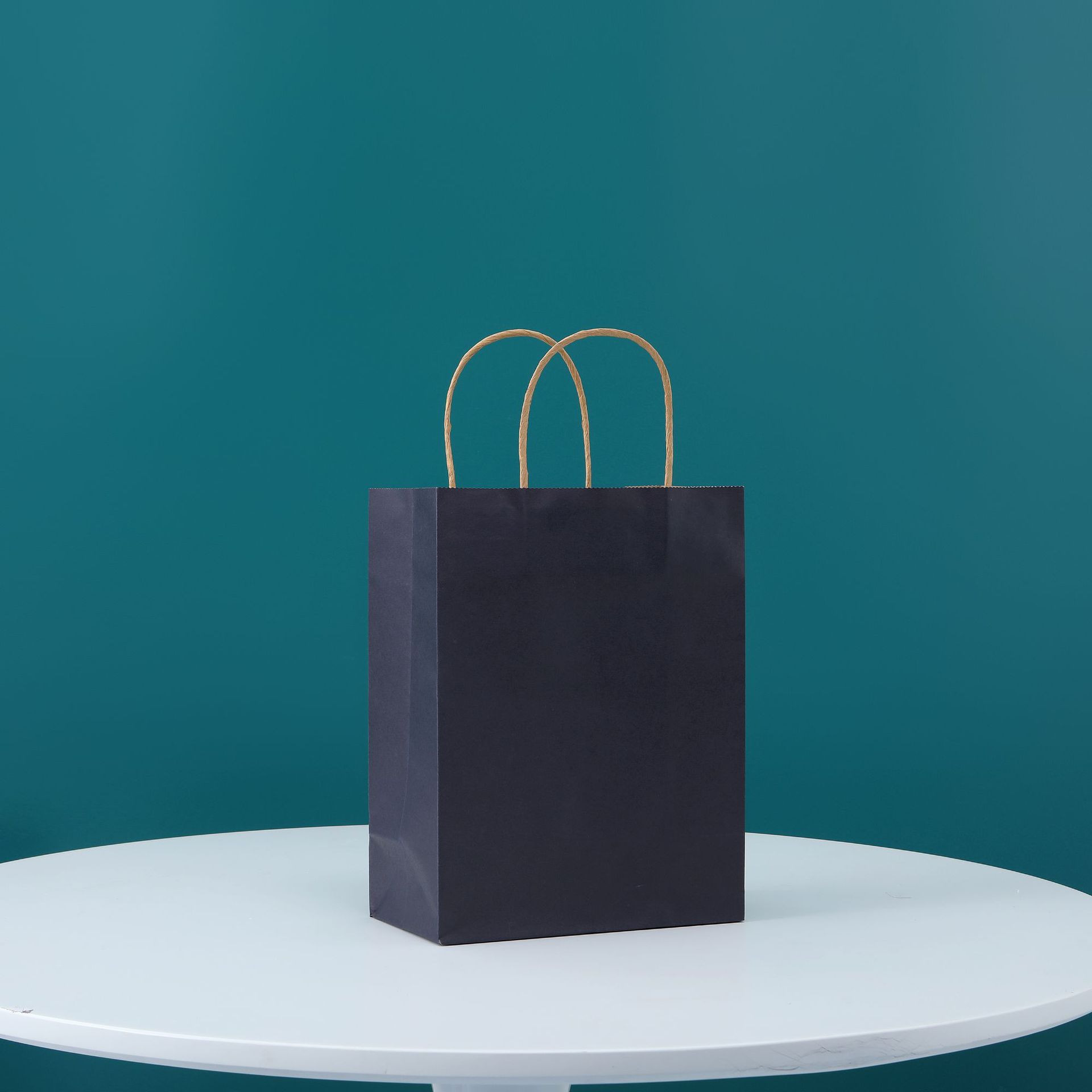 Vertical 130gsm Custom Kraft Paper Bags With Twisted Handles