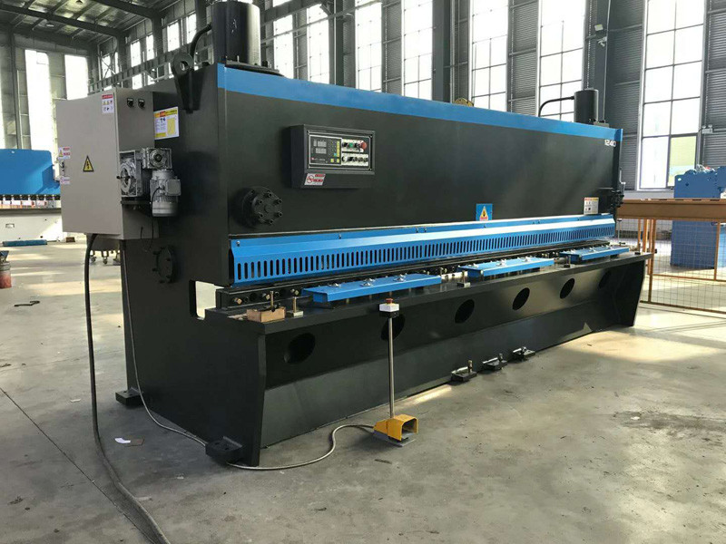 Heavy Duty Steel Plate Guillotine QC11K-12*4000 E21s Electric Shearing Machine