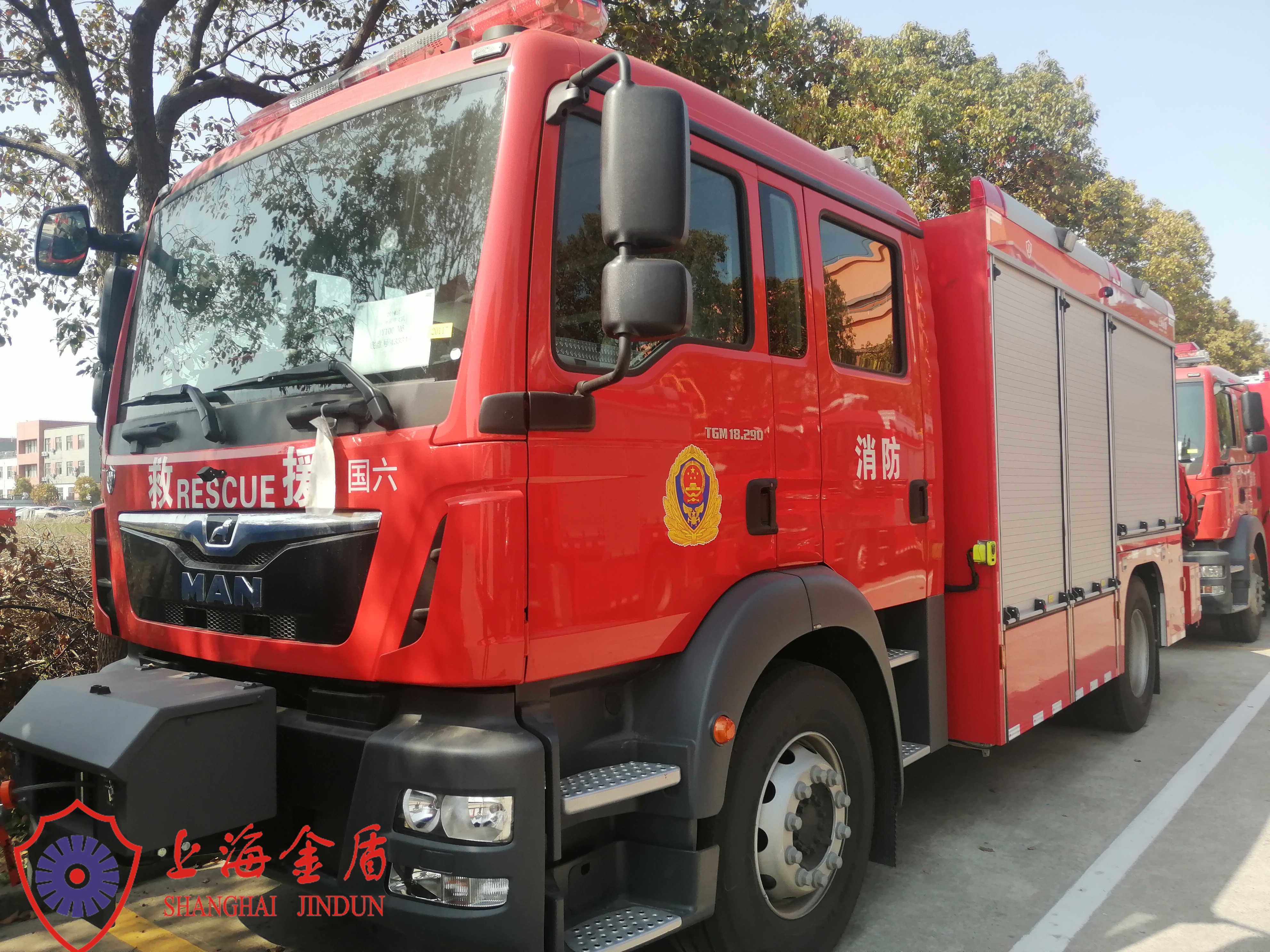 MAN Chassis 213kw Emergency Rescue Fire Vehicle With 5440kg Traction Winch