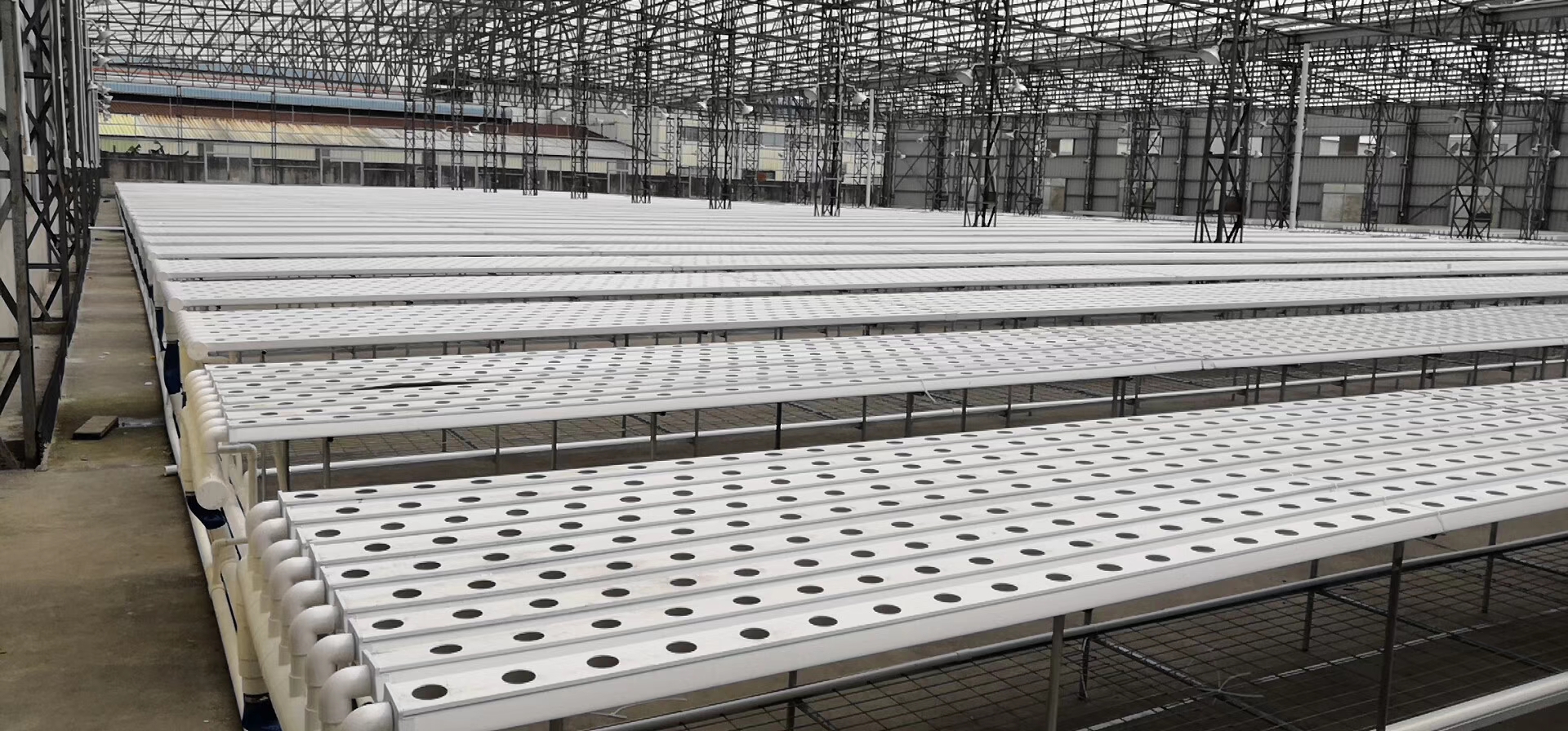 NFT Hydroponic Channel Growing Plants PVC Plastic Pipe Pouch Holes for Optimal Growth