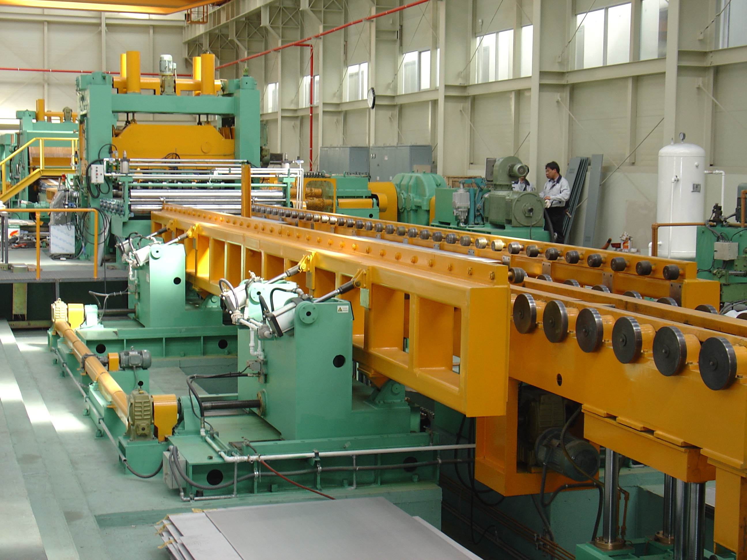 12mm Middle Plate Leveling and Cross Cutting Production Line with 680 Rated Power