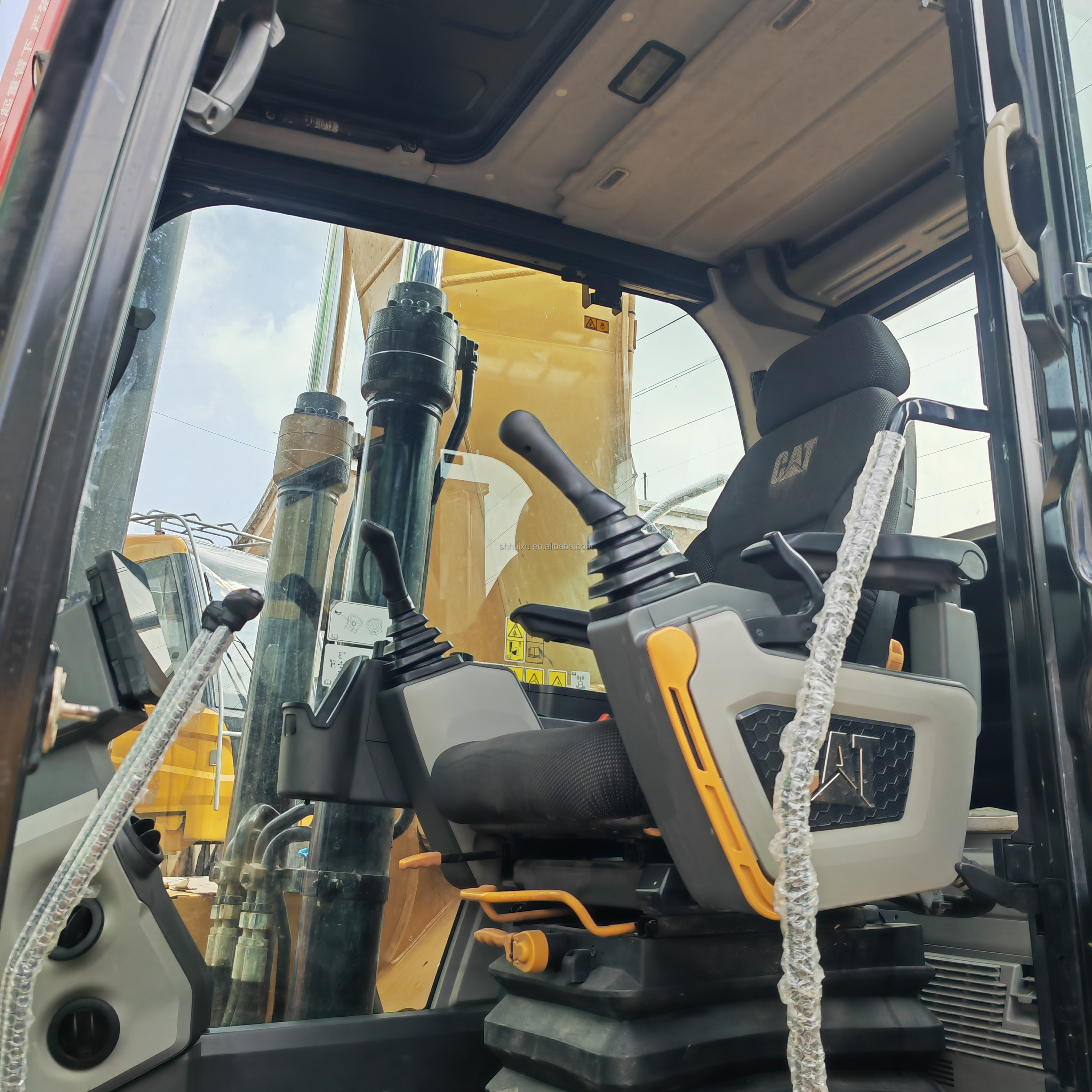Used caterpillar crawler excavator CAT320GC good working for sale