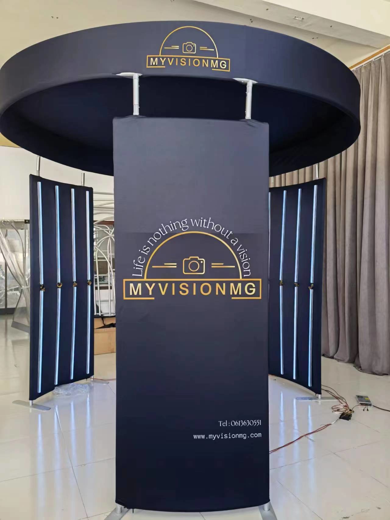 New Design RGB Led Light 360 Photo Booth Backdrop Enclosure For Parties