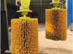 Quality Full Automatic Cattle Farm Equipment Roller Cow Scratching Brush Customized wholesale
