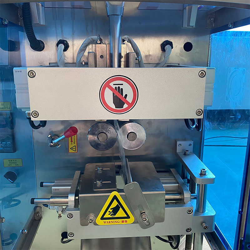 5bags/min 30g Granule Filling Machine VFFS Salt Sachet Packing Machine