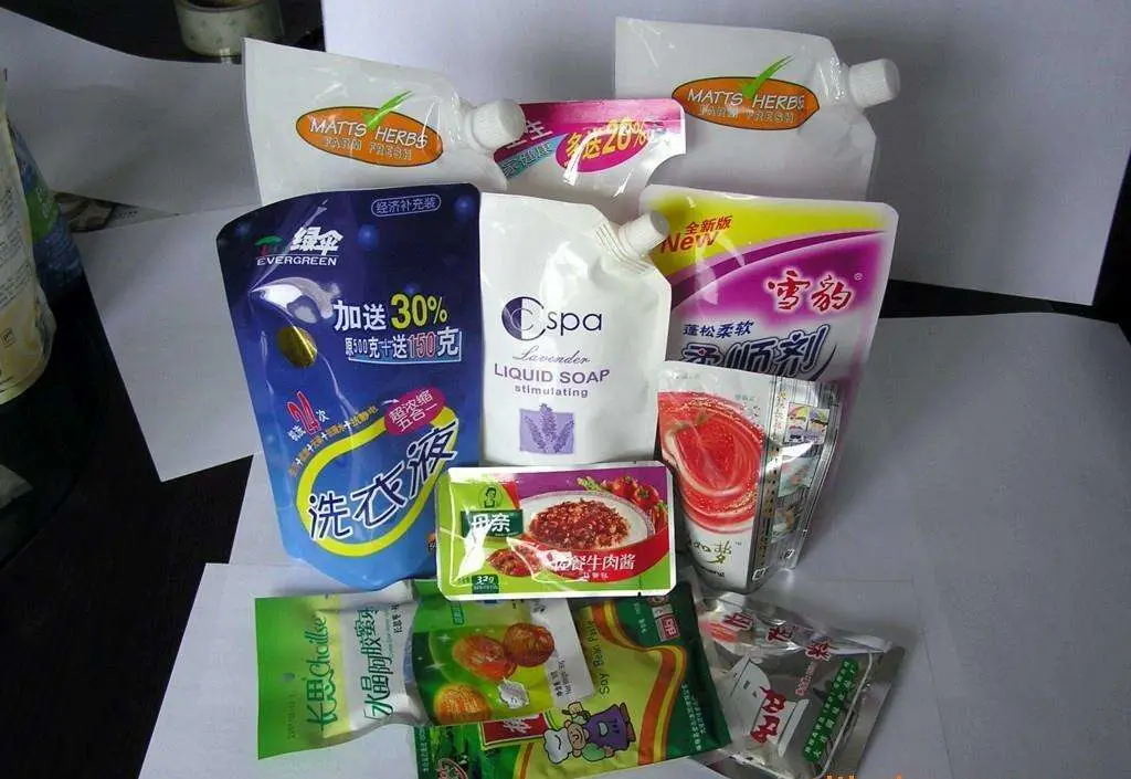 Liquid Shampoo Masala Pouch Packing Machine Fruit Juice Feeding Filling Machine