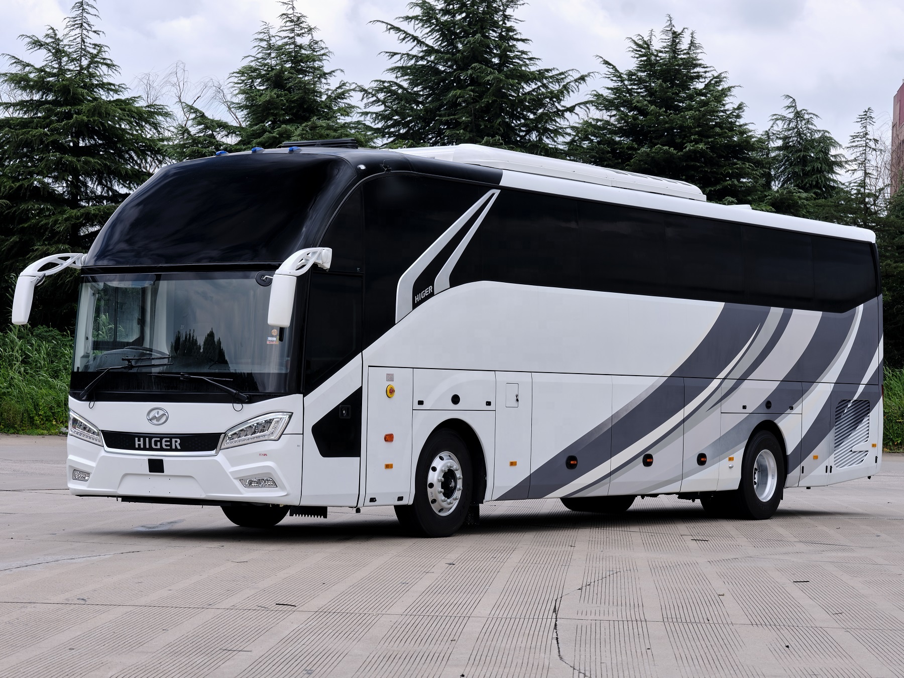 Customizable 55 Seats LHD Tour Passenger Coach Bus with Euro 3 Emission Standard