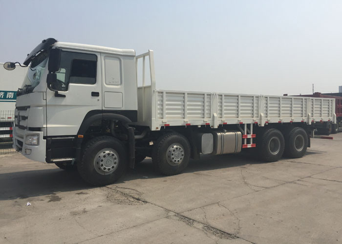 8X4 RHD Cargo Truck 30 - 60 Tons Euro 2 336HP High Security For Logistic Industry