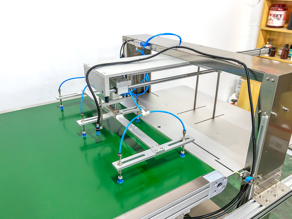 YM210D Automatic Labeler Machine Pouch Paging Function For Small Bag Stand-up Pouches