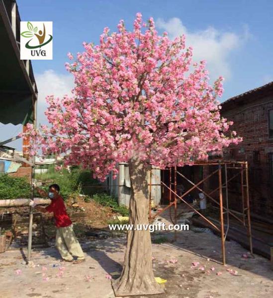 UVG CHR138 15ft pink faux cherry blossom tree in fiberglass trunk for party