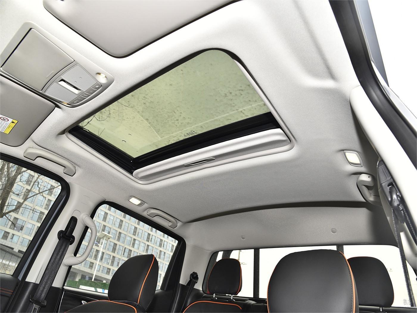 Fuel- Dongfeng Rich 7 4*4 Pickup Truck with Cargo Box Dimension of 1510*1562*475 mm