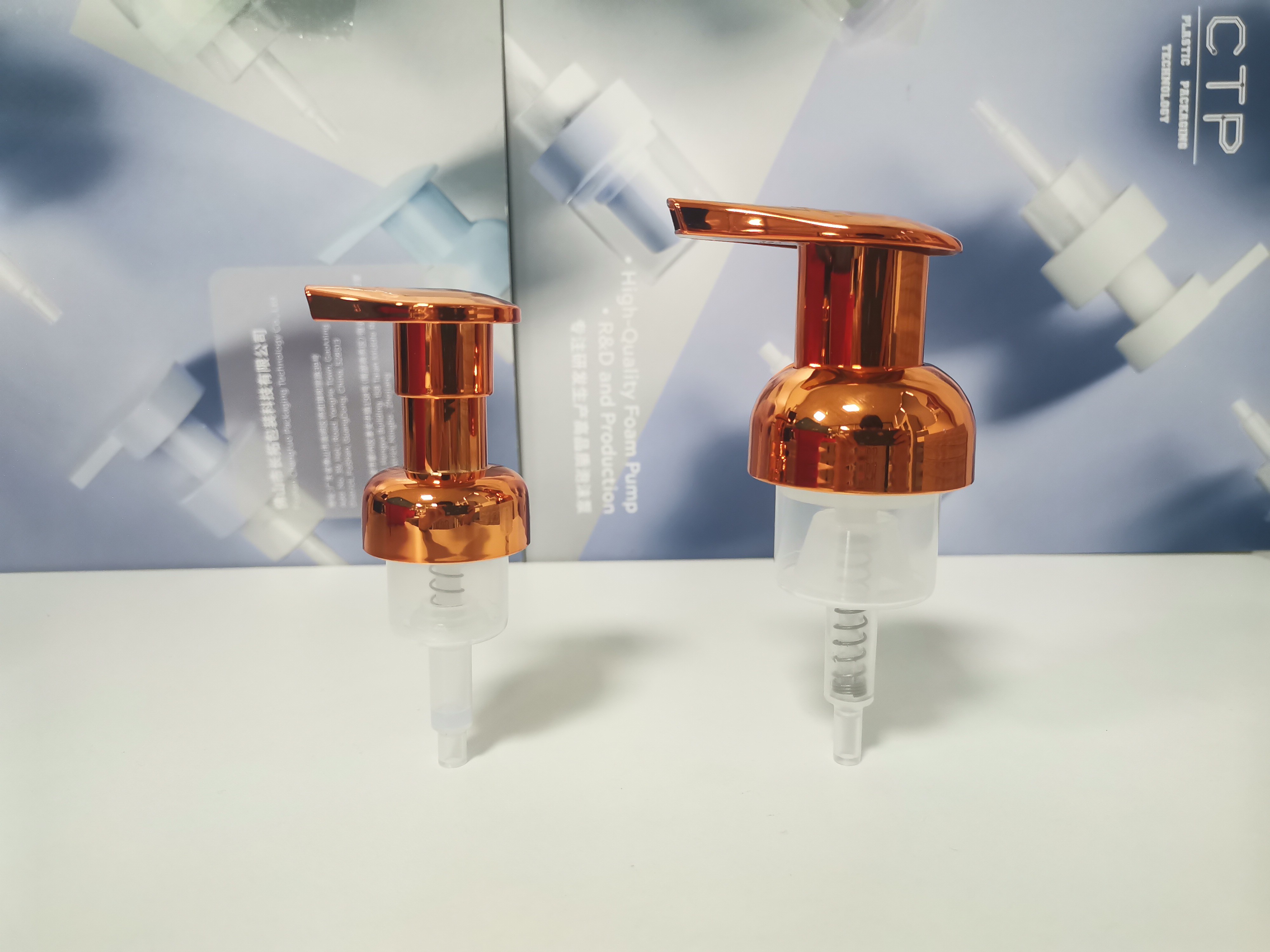 Customized Foam Bottle Pump Dispenser With 0.4cc - 1.5cc Output Left-Right Lock Way