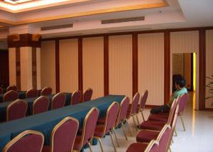 China Sound Proof Aluminum Movable Restaurant Partition Wall Sliding Open Style on sale