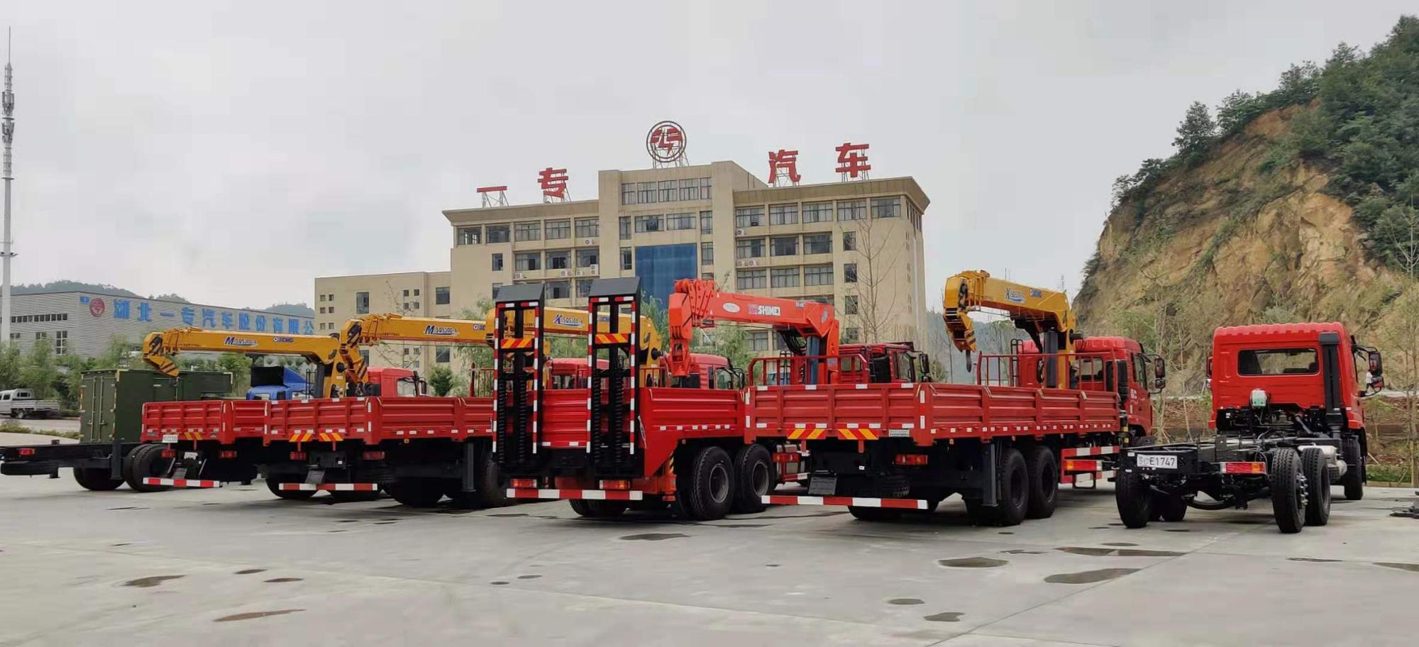 Cummins Z15NS6B660 Engine Dongfeng Euro6 40 Tons Tractor Truck for High Repurchase