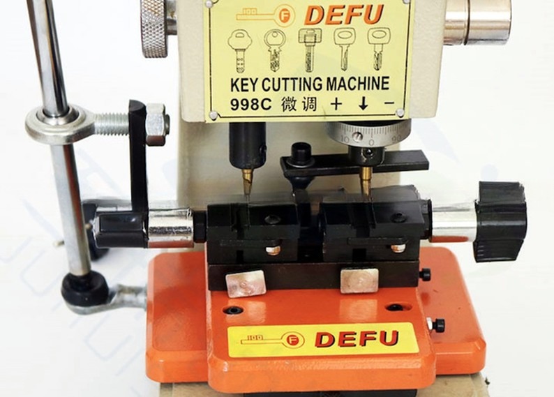 DeFu 998C Professional Key Cutting Machine for Locksmiths and Key Makers
