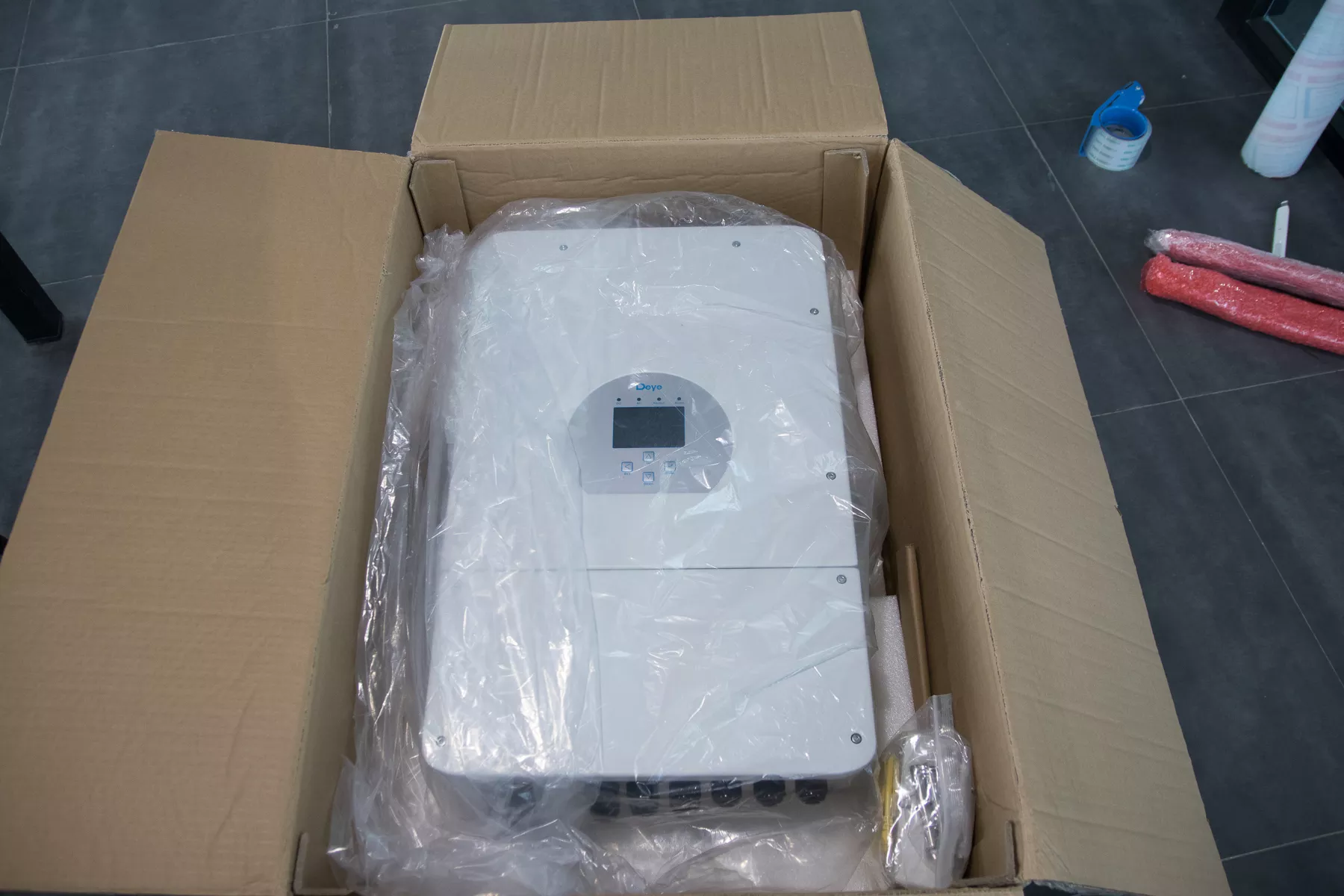 Deye Europe Warehouse 5kw 6kw 8kw Single Phase 220v Hybrid Inverter Solar Inverter With Wifi