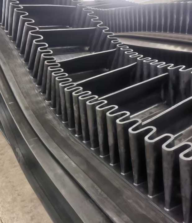 Black Corrugated Sidewall Conveyor Belt for Large Inclination Transportation