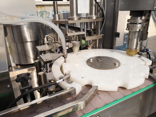 200ml 500ml Bottle Filling Equipment / Automatic Liquid Filling Equipment