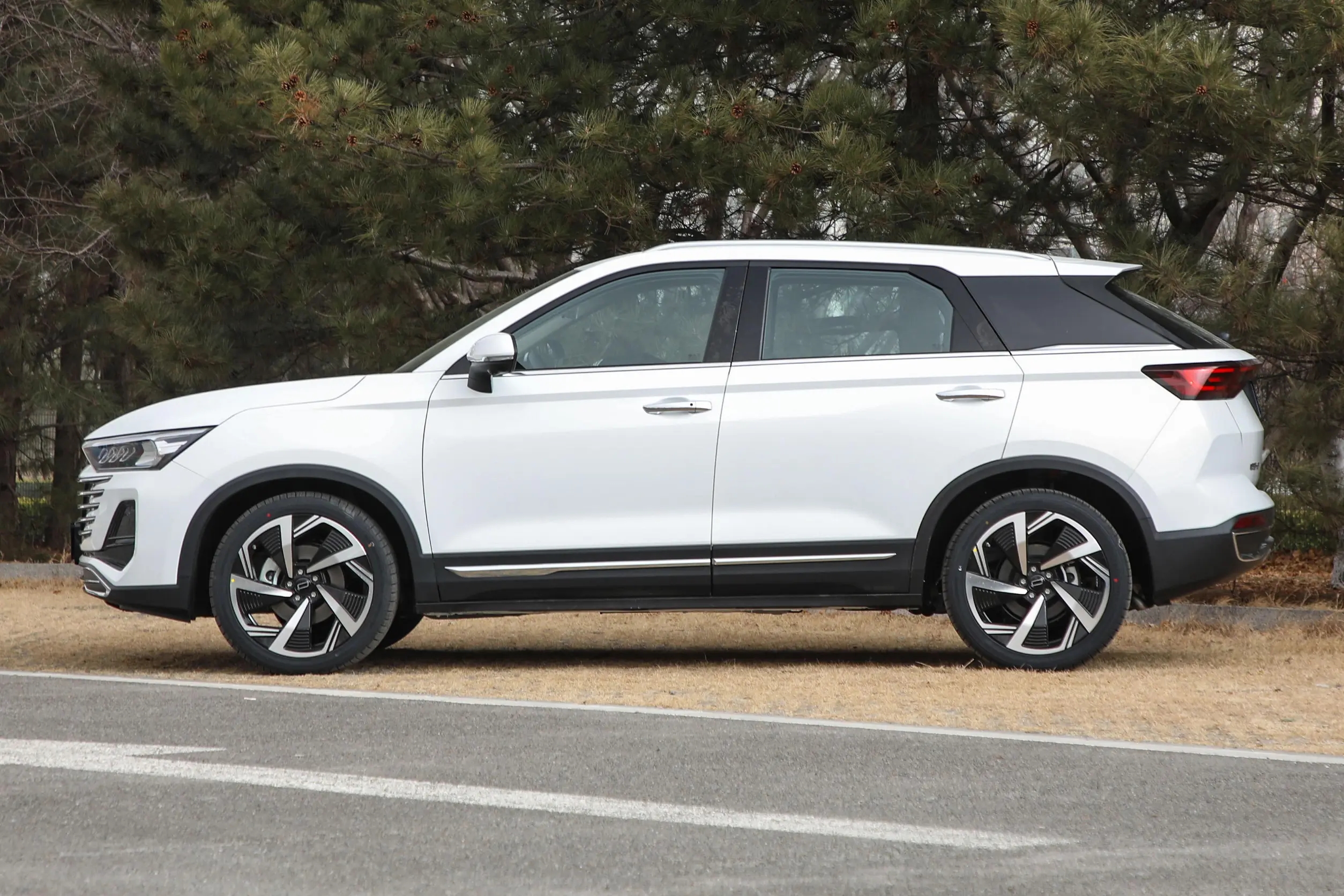 2024 Bestune T77 Sport SUV Car 5-Seater Compact Fuel Vehicle Left Automatic Gearbox Gasoline Engine Mileage 1-25000 Miles