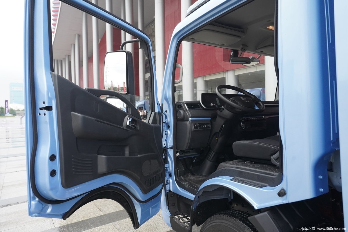 18.5CBM Electric Van Cargo Truck with Rear Camera and Electronic Stability Control