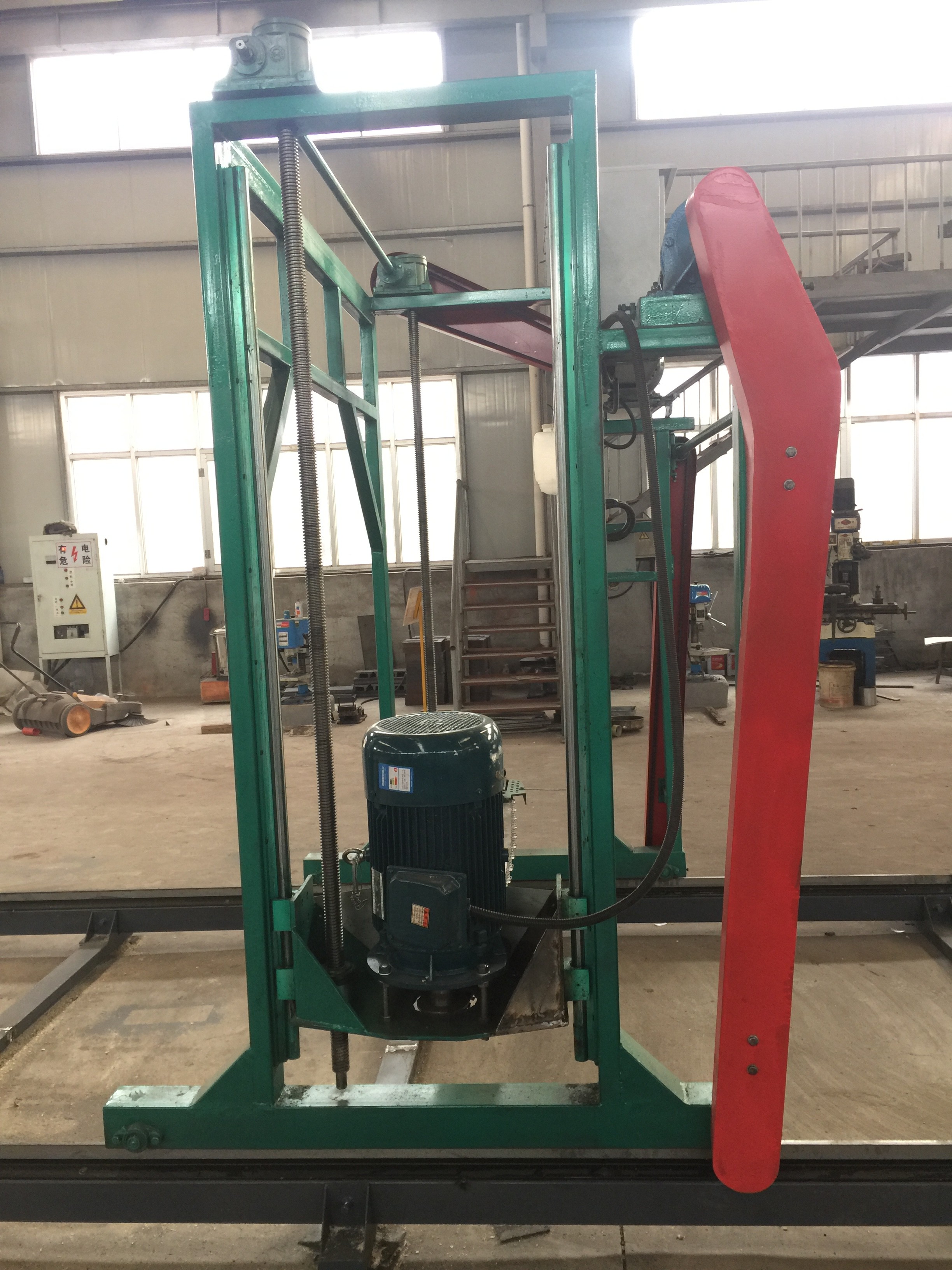Wood Cutting Used Gasoline Powered Chainsaw Sawmill For Sale/Guiade bar chain sawmill