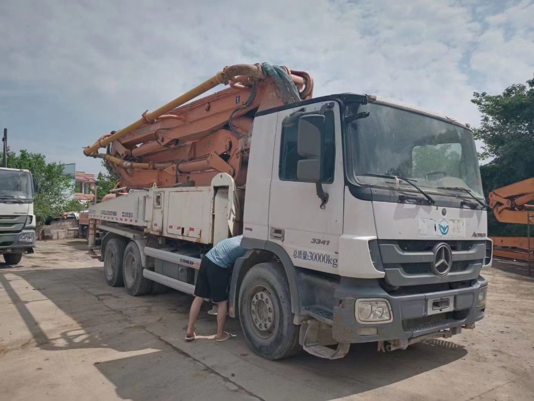 Zoomlion 40m Concrete Boom Pump Second Hand Concrete Truck