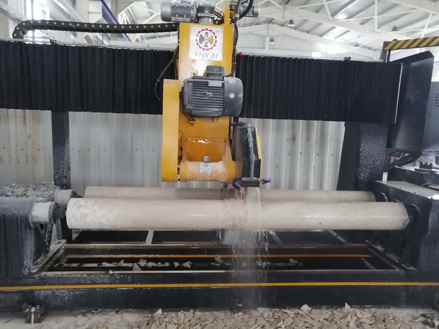 12.5kW Gross Power Column Cutting Machine For Metal Cutting With High Accuracy