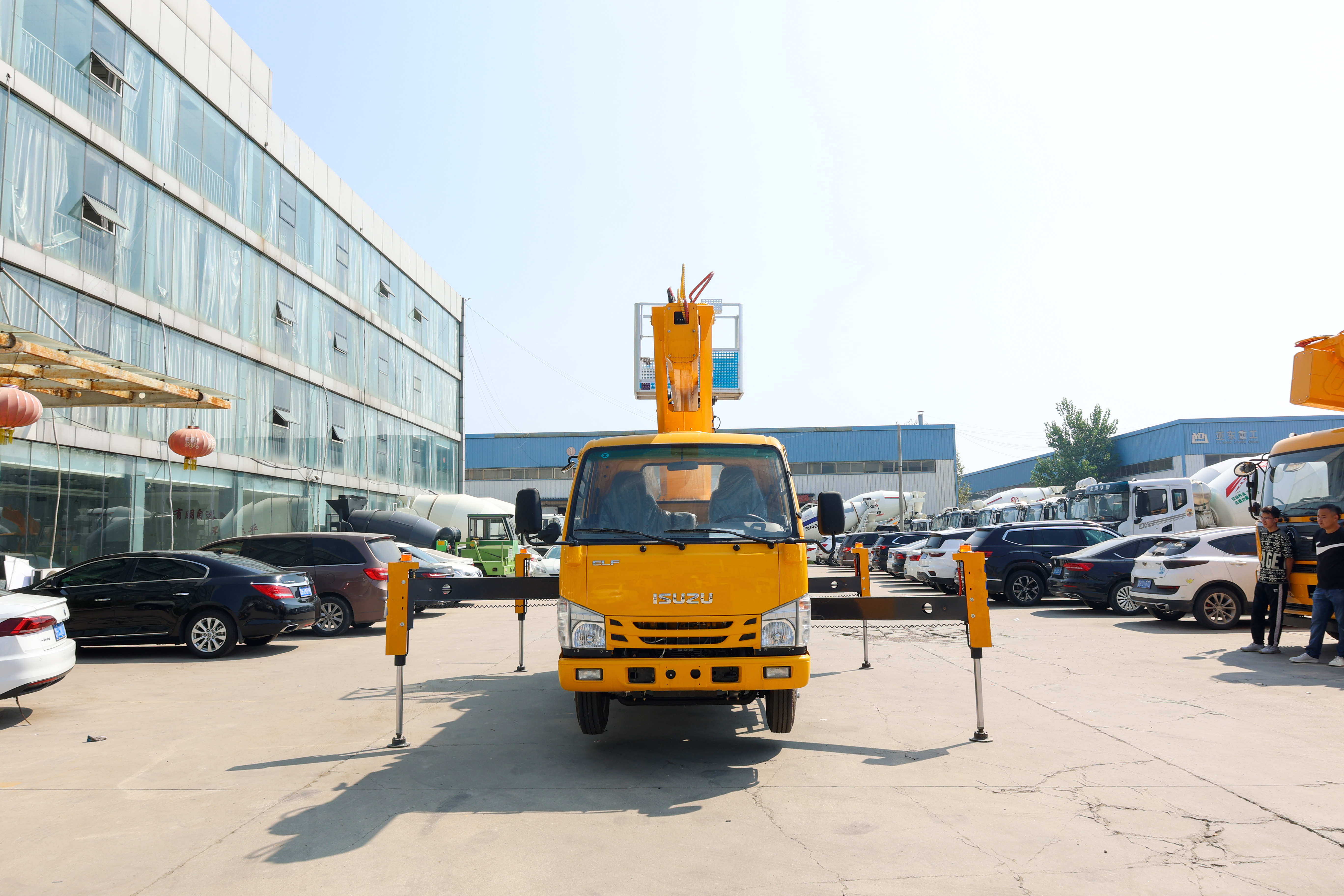 27m aerial work platform hydraulic lift platform truck price