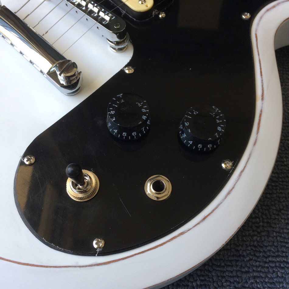 Custom Chrome Hardware with Tone-Pro Bridge Semi-Gloss Finish Alpine White Electric Guitar