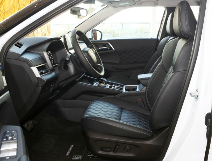 Outlander 2023 model 1.5t cvt two-wheel drive Zunyao version 7 seats Compact car