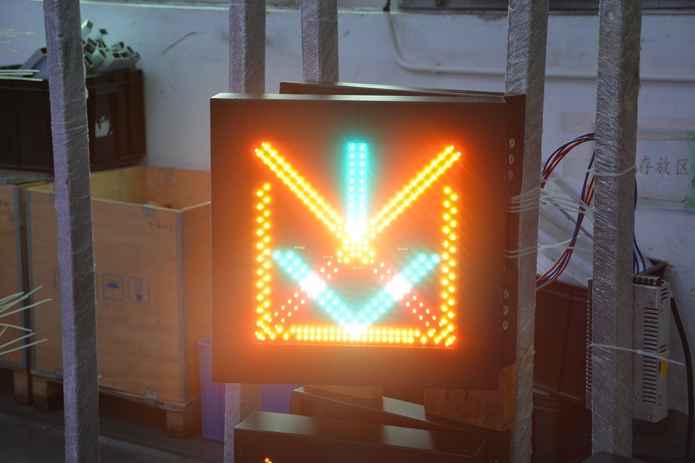 800*800mm LED Lane Control Signs Red Cross Green Arrow Signal