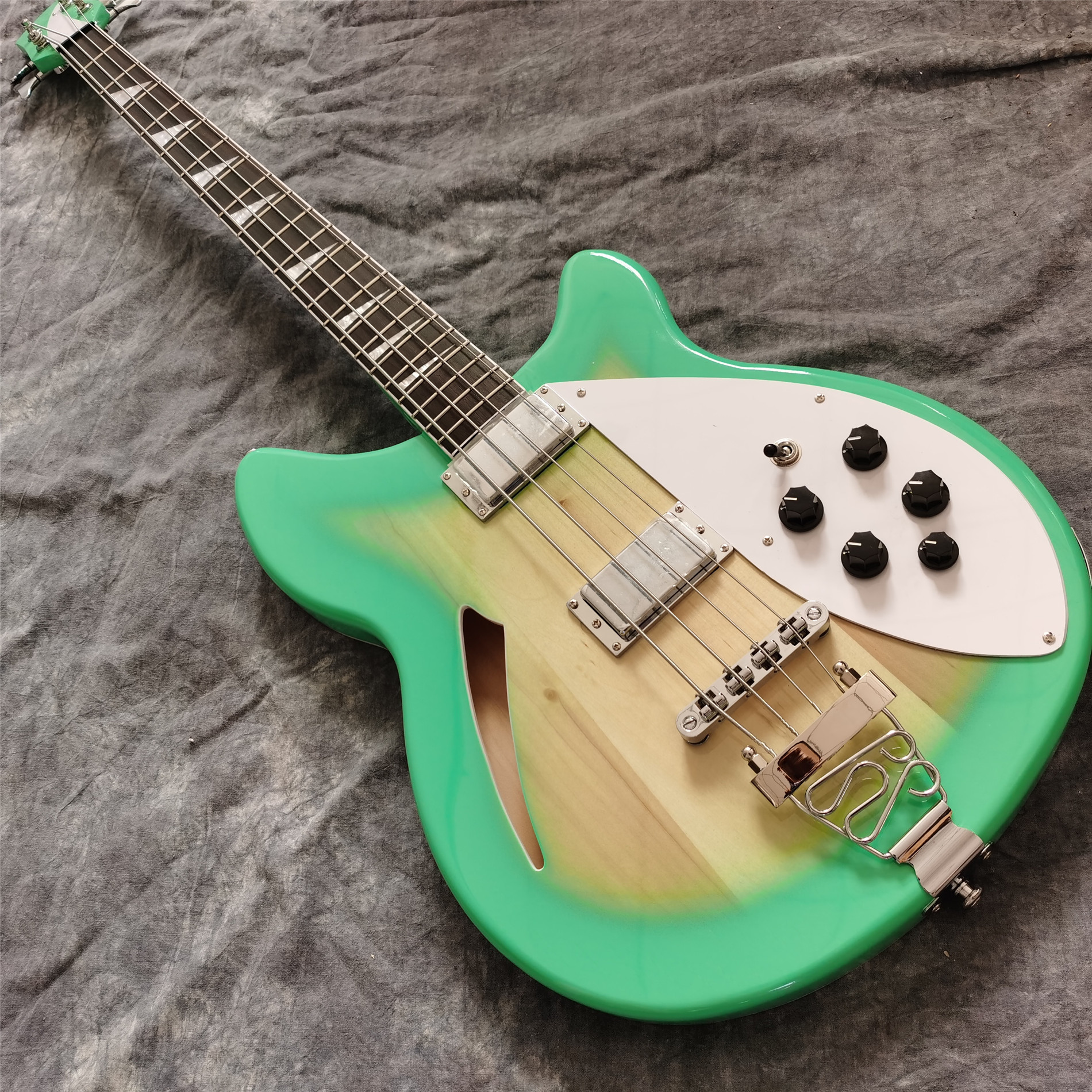 4 Strings 4005 Electric Bass Guitar Rosewood Fingerboard R Bridge in Green